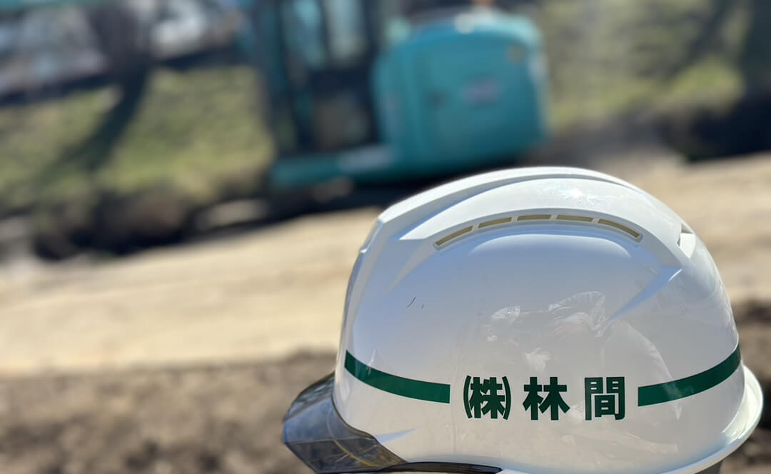 仕事中の作業員の写真